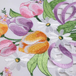 Středový ubrus s výšivkou BAREVNÉ TULIPÁNY 85 x 85 cm