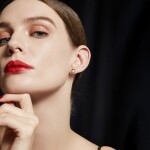 Elegantní květinové náušnice s perlou Viviane - stříbrné zapínání, Zlatá Bílá