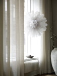 Watt & Veke Závěsná svítící hvězda Snöblomma 68 cm, bílá barva