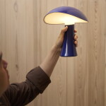 Louis Poulsen Přenosná lampa Rumee 220 Night Blue, modrá barva, plast