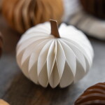Storefactory Podzimní dekorace Dýně Lundhagen White, krémová barva, papír