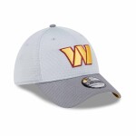New Era Pánská kšiltovka Washington Commanders NFL 2024 Training Camp 39THIRTY Flex - Šedá Velikost: L/XL