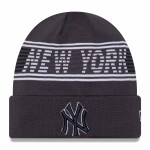 New Era Pánská zimní čepice New York Yankees MLB Gray Colorway 2024 Clubhouse Beanie