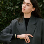 Pevný bangle náramek Delia Gold - chirurgická ocel, Zlatá