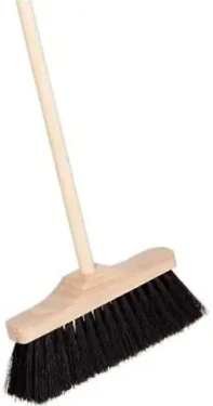 GOKI Dětský smeták s černými štětinami 65cm