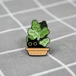 Pinarna.cz Kočička schovaná v květináči (zelené listy)