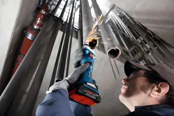 Bosch GGS 18V-20 Professional / Aku přímá bruska / 18V / 24 000 ot/min / bez baterie / L-BOXX (06019B5400)