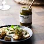 Nicolas Vahé Veganské bazalkové pesto s rýžovou mozzarisellou 135 g, zelená barva, sklo