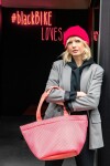 Nákupní taška přes rameno Reisenthel Shopper M Mesh coral