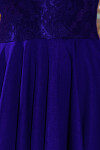 Dámské šaty v chrpové barvě s delším zadním dílem a krajkovým výstřihem model 6998337 XXXXL - numoco
