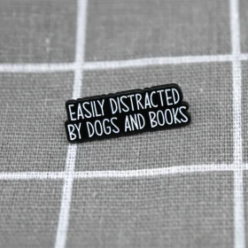 Pinarna.cz Easily distracted by dogs and books / Snadno se nechá rozptýlit psy a knihami
