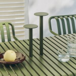 HAY Stmívatelná LED lampa Host 220 Olive, zelená barva, kov, plast