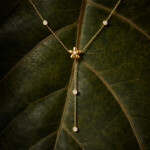 Náhrdelník s květinovým motivem Fleur - chirurgická ocel, Zlatá 45 cm + 5 cm (prodloužení)