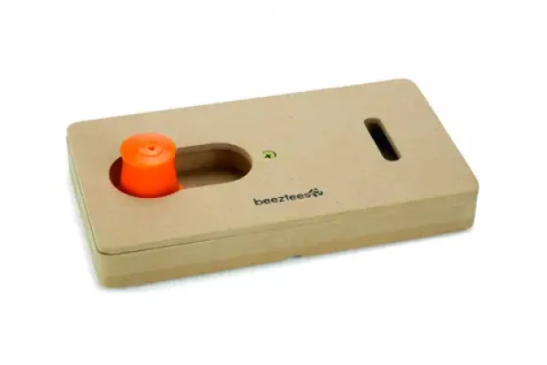 Beeztees SWINNY 22 cm / Interaktivní dřevěná hračka (KF-619035)