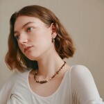 Náušnice Ursa - santalové dřevo, stříbrné zapínání, Hnědá