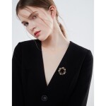Exkluzivní brož Swarovski Elements Olivia - věnec kvítí, Barevná/více barev