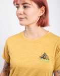 Tričko Patagonia W's Cap Cool Daily Graphic Shirt - Lands Chouinard Crest: Beeswax Tan X-Dye