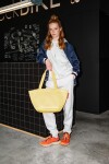 Nákupní taška přes rameno Reisenthel Shopper M Mesh lemon