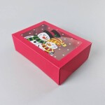 Dortisimo Vánoční dárková krabice červená s okénkem Sněhuláci (22,3 x 15,1 x 7,1 cm)