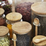 MADAM STOLTZ Skleněná dóza se lžičkou Mango Wood 20 cm, čirá barva, sklo, dřevo