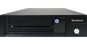 Quantum LTO-9 Tape Drive / Pásková mechanika / SAS / externí Tabletop kit / vč. datové cartridge (TC-L92BN-AR)