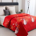 DumDekorace Červený prošívaný vánoční přehoz se sněhuláky - stylová zimní dekorace na postel Šířka: 170 cm | Délka: 210 cm