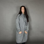 HOSH Pletené šaty EVELYN s kapucí Barva: Černá