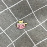 Pinarna.cz Kočička, co si čte knihu "Books are better than people" / "Knihy jsou lepší než lidé"