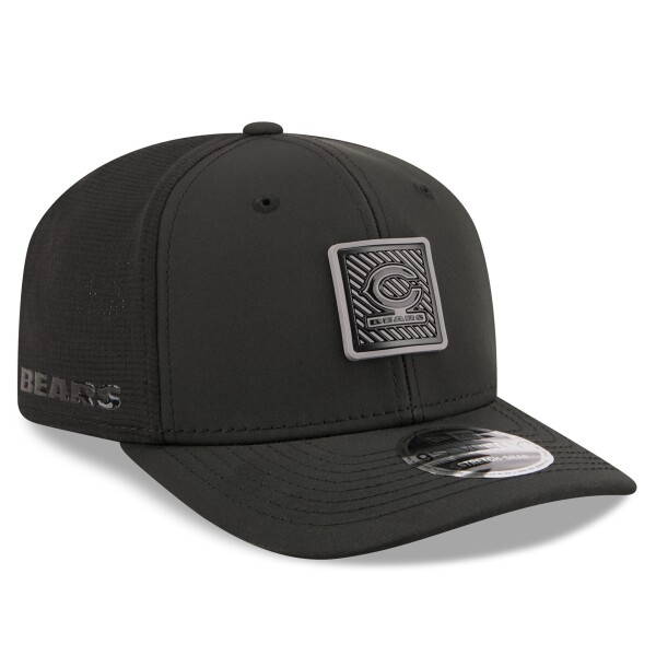 New Era Pánská kšiltovka Chicago Bears NFL "C" Black 2026 Training Camp 9SEVENTY Stretch-Snap