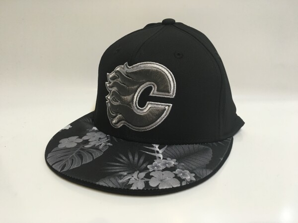 Reebok Pánská Kšiltovka Calgary Flames Hawaii Flat Flex Velikost: S, Distribuce: USA