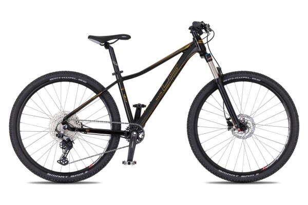 4EVER NELLY ACTIVE 27,5", rám 15,5" (S), model 2026, barva black/gold - ZDARMA dopravné, odborná montáž, seřízení, pojištění a dárkový poukaz na nákup příslušenství! (Záruka nejlepší ceny. Nalezli jste někde lepší cenu? Napište nám a zkusíme ji trumf...