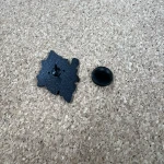 Pinarna.cz Černá kočička schovaná v zelených kytičkách