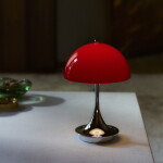 Louis Poulsen Přenosná lampa Panthella 160 V3 Opal Red / Chrome, červená barva