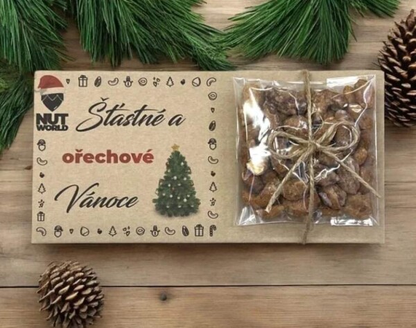 Vánoční přání s oříšky na kartě 50g