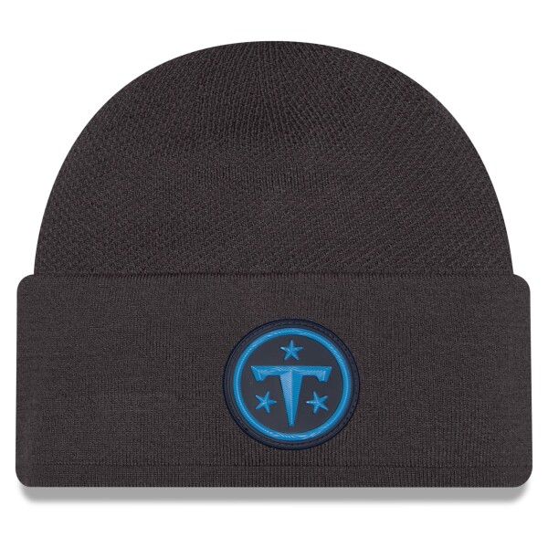 New Era Pánská zimní čepice Tennessee Titans NFL 2026 Sideline Cold Weather Skully Knit