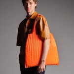 Nákupní taška přes rameno LOQI PLEATED Orange