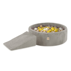 PLUSH NEST PLUSH NEST Suchý bazén kulatý béžový Ø 90 × 30 cm s herním prvkem (trojúhelník) a 200 míčky