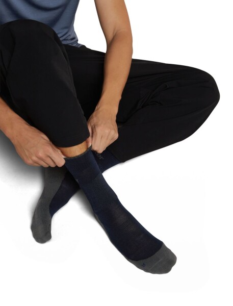 Pánské merino ponožky ICEBREAKER Mens Merino Hike+ Medium Crew, Midnight Navy/Obsidian velikost: 44,5-46,5 (L)