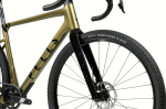PELLS PELLS Raw Carbon 2 28", rám 21" (L), model 2025, barva Dijon Gold - ZDARMA dopravné, odborná montáž, seřízení a dárkový poukaz na nákup příslušenství! (Záruka nejlepší ceny! Nakupujte u autorizovaného prodejce!)
