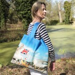 Skládací nákupní taška LOQI MARTIN PARR Seagulls Eating Chips