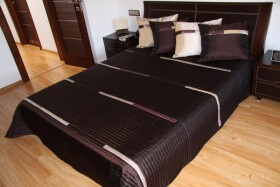 DumDekorace Tmavě hnědý přehoz na postel s béžovými pruhy Pruhovaný vzor Šířka: 170 cm | Délka: 210 cm + 2ks 50x60 cm se vzorem (navíc k standardním polštářem) + 7,90 € Hnědá Šířka: 170 cm | Délka: 210 cm