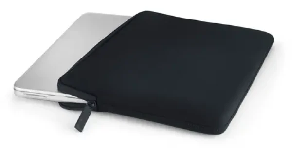 Pipetto Classic Fit Sleeve černá / Pouzdro / MacBook Neo 13 (A18 Pro) (P069-144-AN)