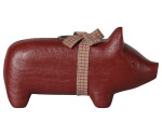 Maileg Svícen Wooden Red Pig Medium, červená barva, dřevo