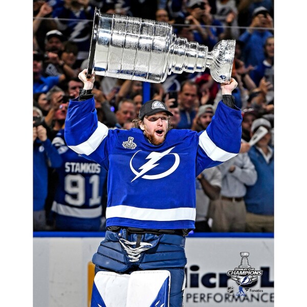Fanatics Fotografie Andrei Vasilevskiy Tampa Bay Lightning NHL 2021 Stanley Cup Champions Raising Cup Photograph 8" x 10"