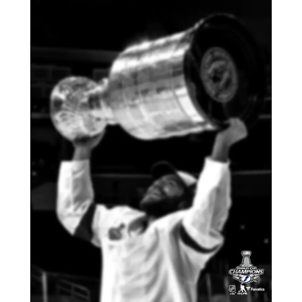 Fanatics Fotografie Anthony Cirelli Tampa Bay Lightning NHL 2021 Stanley Cup Champions Raising Cup Photograph 8" x 10"
