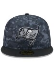New Era Pánská kšiltovka Tampa Bay Buccaneers NFL 2026 Salute to Service 59FIFTY Fitted Velikost: 7 5/8