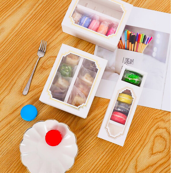 Cake star Krabička na makronky bílá se zlatým rámečkem 15,5x12,5x5,2 cm (na 10 kusů)