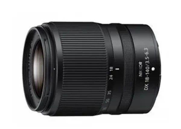 Nikon Nikkor Z DX VR 18-140mm f/3.5-6.3 / Objektiv / 18–140 mm / f/3.5–6.3 / APS-C / Bajonet Z (JMA713DA)