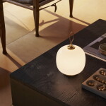 Louis Poulsen Přenosná stmívatelná lampa VL 45 Radiohus / Glossy Pale Rose Glass, růžová barva, sklo, kov, kůže