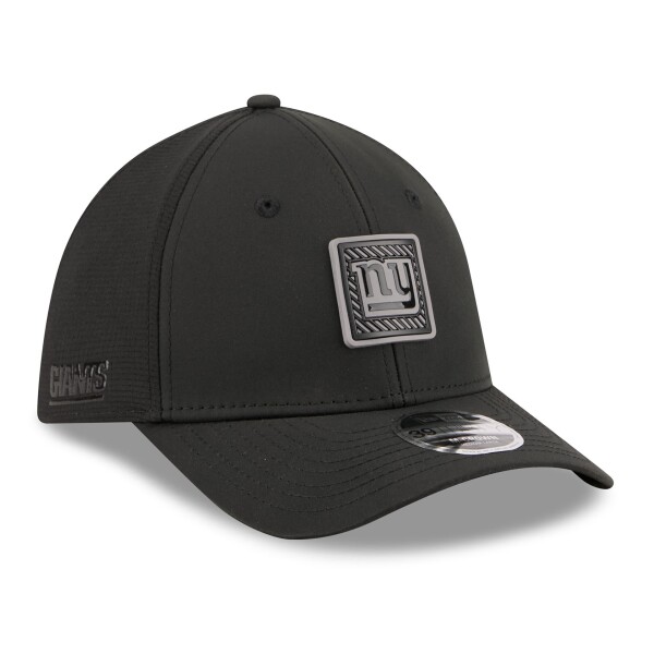 New Era Pánská kšiltovka New York Giants NFL Black 2026 Training Camp 39THIRTY Flex Velikost: M/L